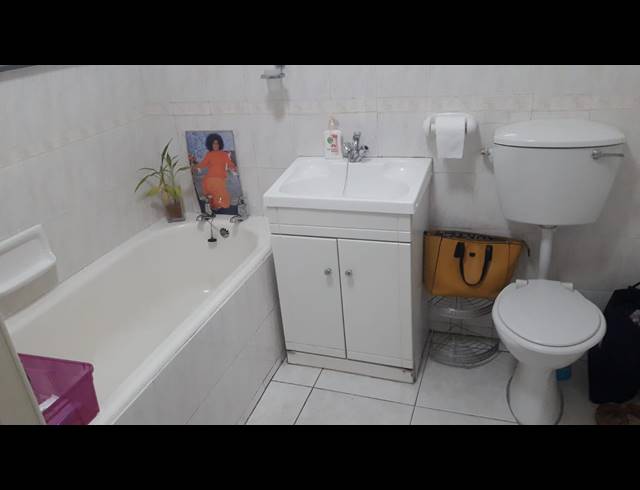 2 BEDROOM FLAT TO LET IN ESSENWOOD